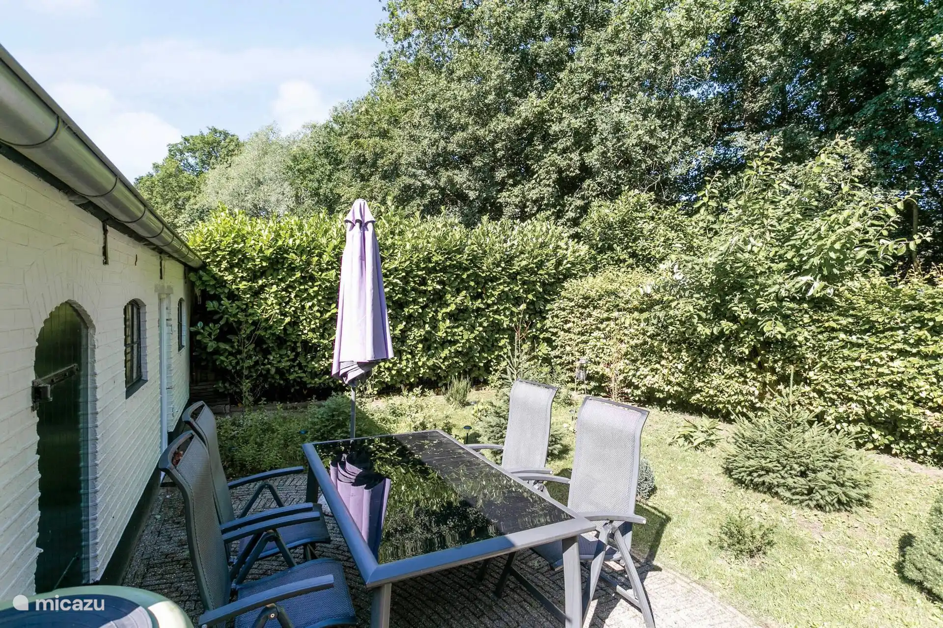 Der private Garten mit Gartenmöbeln