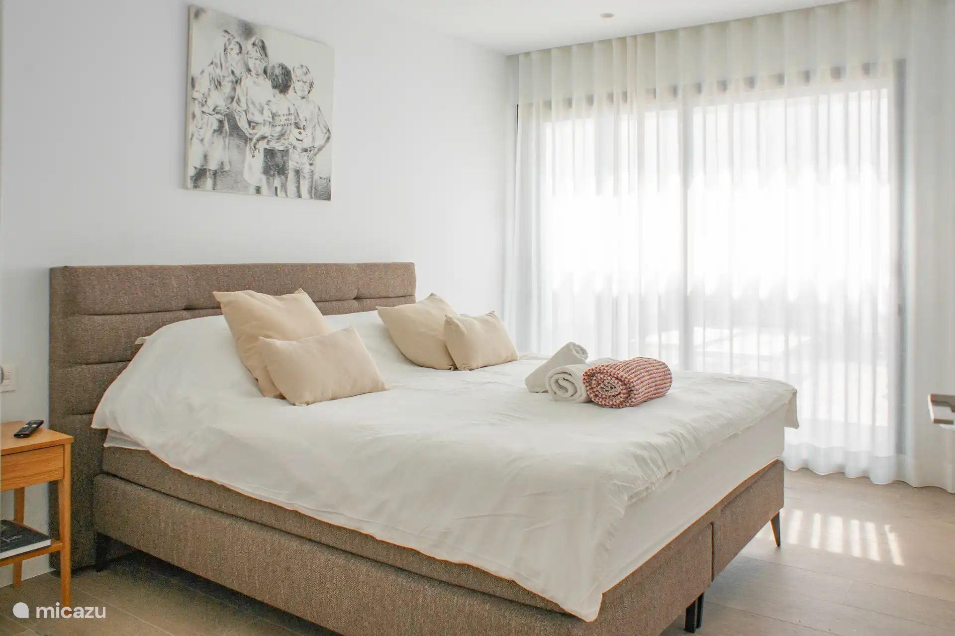 Die fünf geräumigen Schlafzimmer sind mit Boxsprings ausgestattet