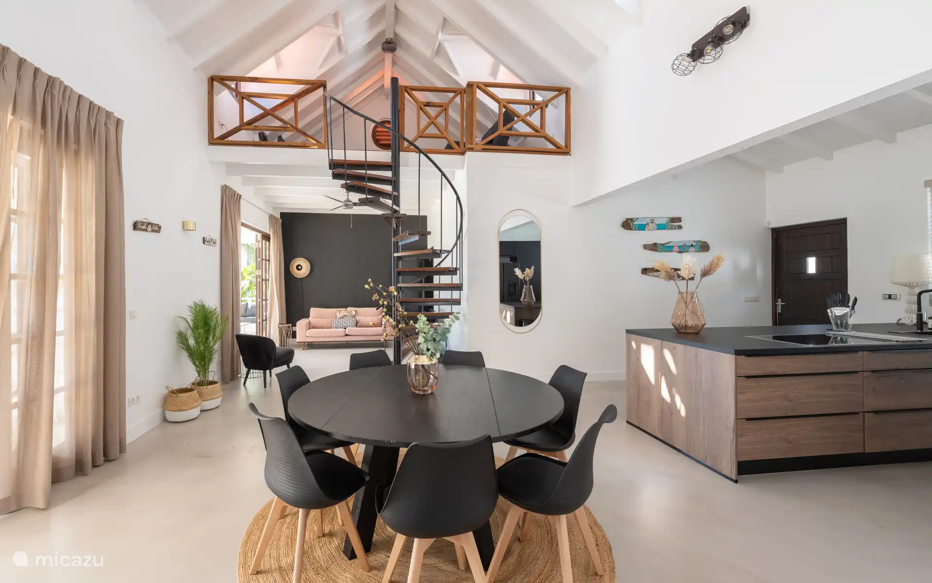 Wohnzimmer und Küche