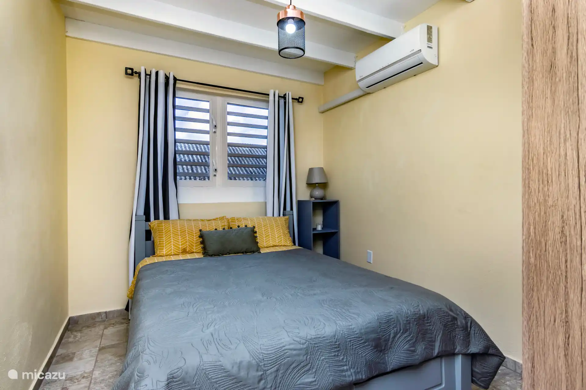 1 bedroom apartment with a comfortable double bed and air conditioning