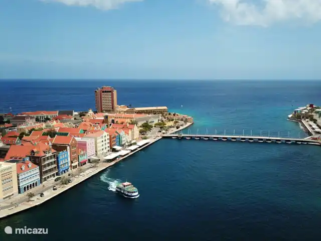 Location de Vacances Curaçao, Curaçao-Centre, Curasol, appartement - Las Dahlias Apartments - El Mirador  Le port naturel de Willemstad - Sint Annabaai et le Pontjesbrug