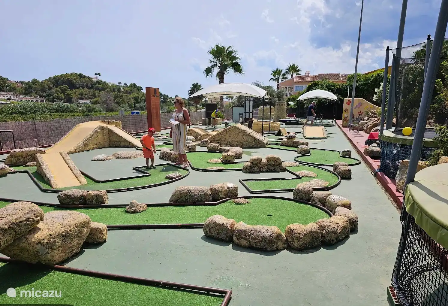 Parcours de mini-golf à côté de la maison.