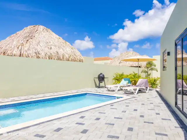 Mar de Luz en Curazao, Banda Arriba (este), Mambo Beach - villa Jardín y piscina