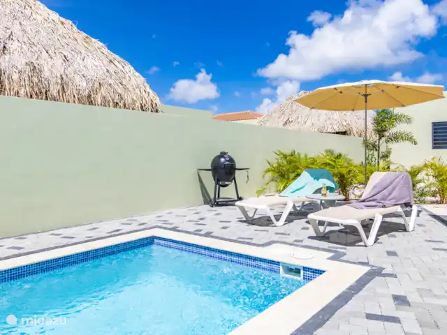 Mar de Luz en Curazao, Banda Arriba (este), Mambo Beach - villa Jardín y piscina