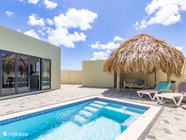 Mar de Luz en Curazao, Banda Arriba (este), Mambo Beach - villa Jardín y piscina