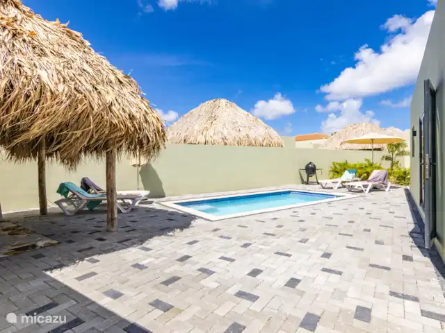 Mar de Luz en Curazao, Banda Arriba (este), Mambo Beach - villa Jardín y piscina
