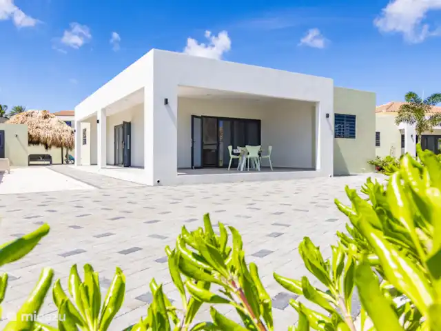 Mar de Luz en Curazao, Banda Arriba (este), Mambo Beach - villa Vista frontal