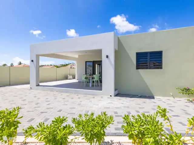 Mar de Luz en Curazao, Banda Arriba (este), Mambo Beach - villa Vista frontal