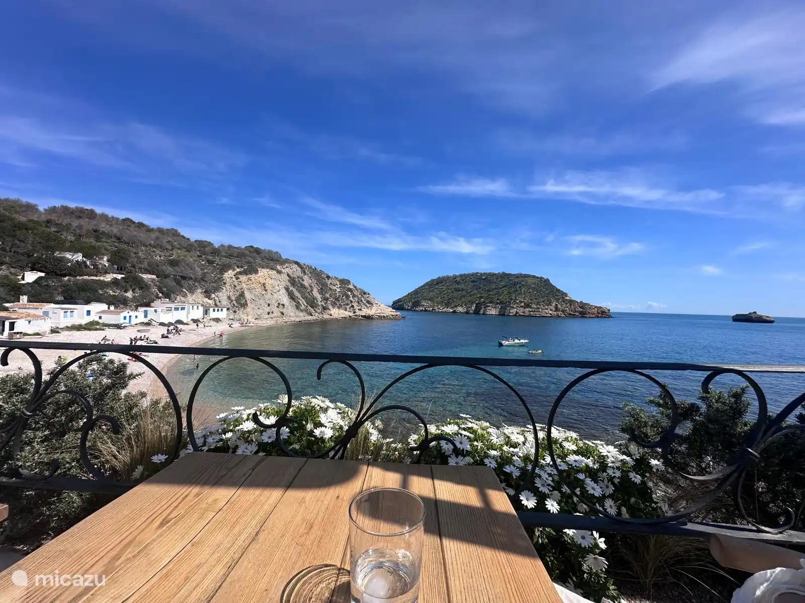 Et c’est votre point de vue au petit-déjeuner, au déjeuner ou au dîner. Puis retour en taxi pour 15 euros. 