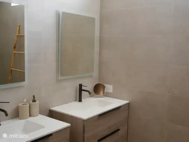 Villa Tranquilla - NEW IN JAVEA! in Spain, Costa Blanca, Jávea - villa Also on -1 a large shower room with double sink and private toilet. A lot of daylight enters through the large windows.