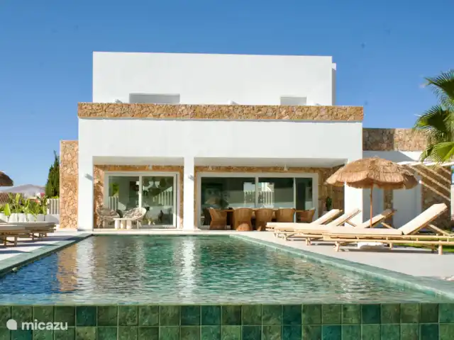 Villa Tranquilla - NEW IN JAVEA! in Spain, Costa Blanca, Jávea - villa The infinity pool is cleaned every week as is the garden. In the months of Jul-Aug-Sep even twice a week. Javi is a nice Spanish guy but speaks little English ;-)