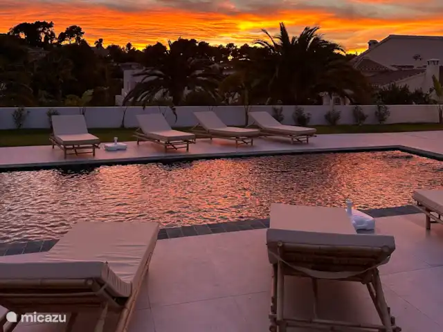 Villa Tranquilla - NEW IN JAVEA! in Spain, Costa Blanca, Jávea - villa An atmospheric photo of how beautiful it often is in the evening when the sun disappears on the horizon. Wonderful to enjoy with a nice drink together..
