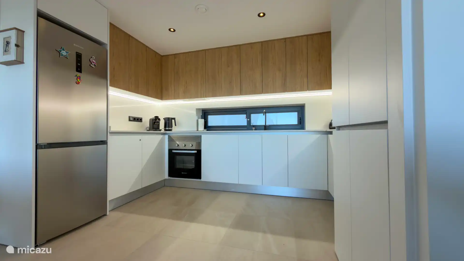 Nespresso apparaat, waterkoker, compleet servies, pannen en bestek. Alles wat u nodig heeft voor een comfortabel verblijf.