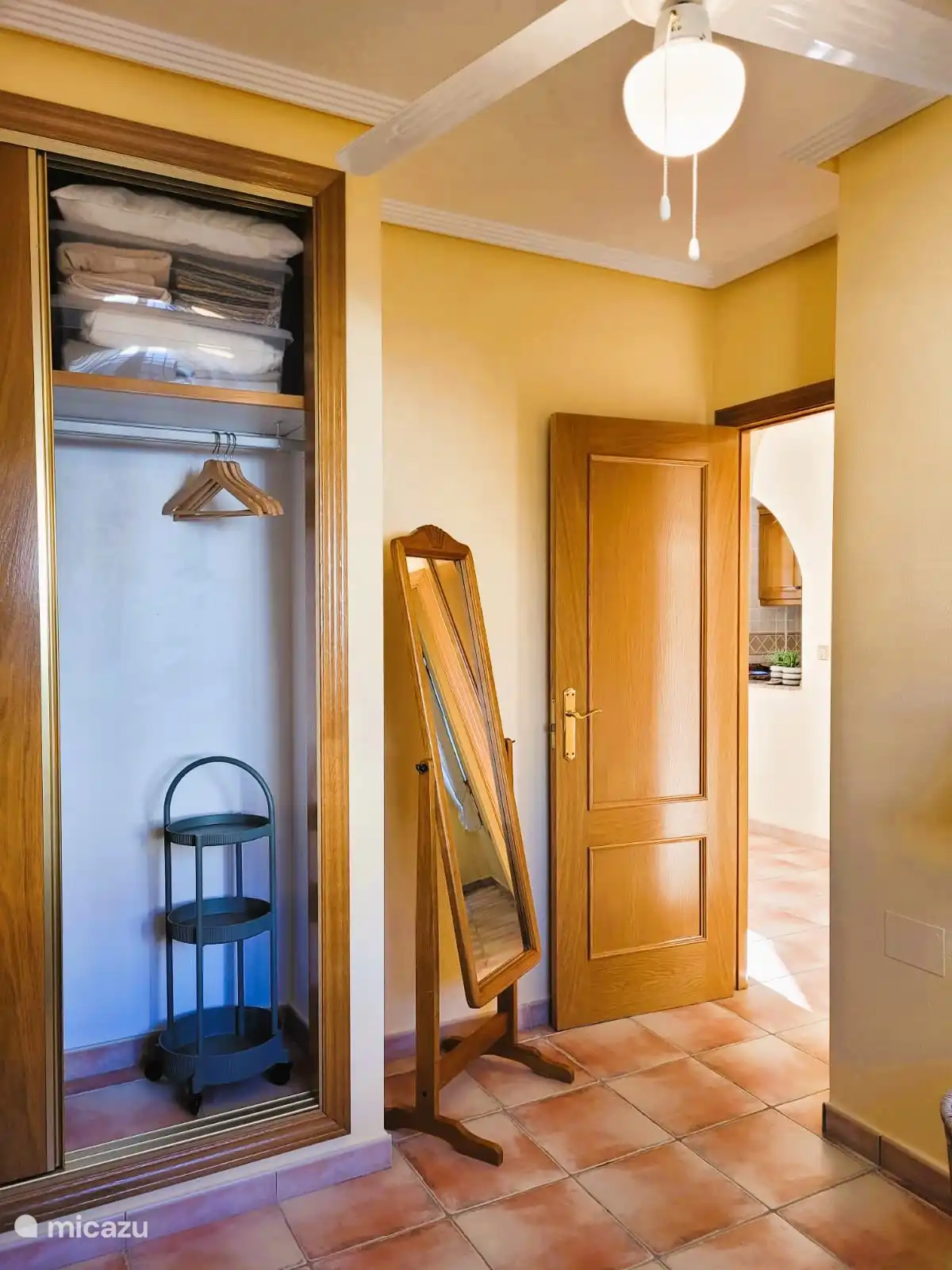 Chambre avec les deux lits simples. 