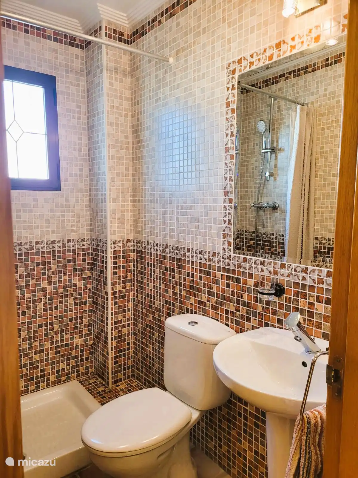 Salle de bain attenante.