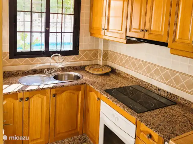 Location de Vacances Espagne, Costa Blanca, Hondón de las Nieves, maison de vacances - La Joya de Hondon La cuisine. Avec tous les éléments essentiels dont vous avez besoin.