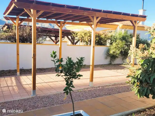 Location de Vacances Espagne, Costa Blanca, Hondón de las Nieves, maison de vacances - La Joya de Hondon Carport pour la voiture sur propriété privée.