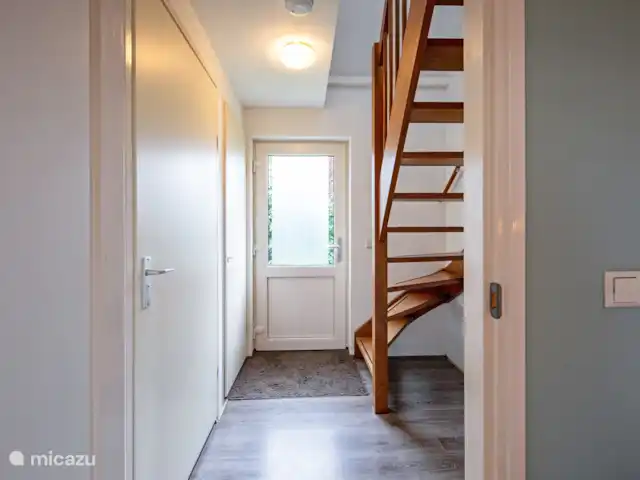 Location de Vacances Pays-Bas, Texel, Den Burgh, maison de vacances - Wulpenweid 12 De Meeuw Hall avec escalier jusqu’au sommet