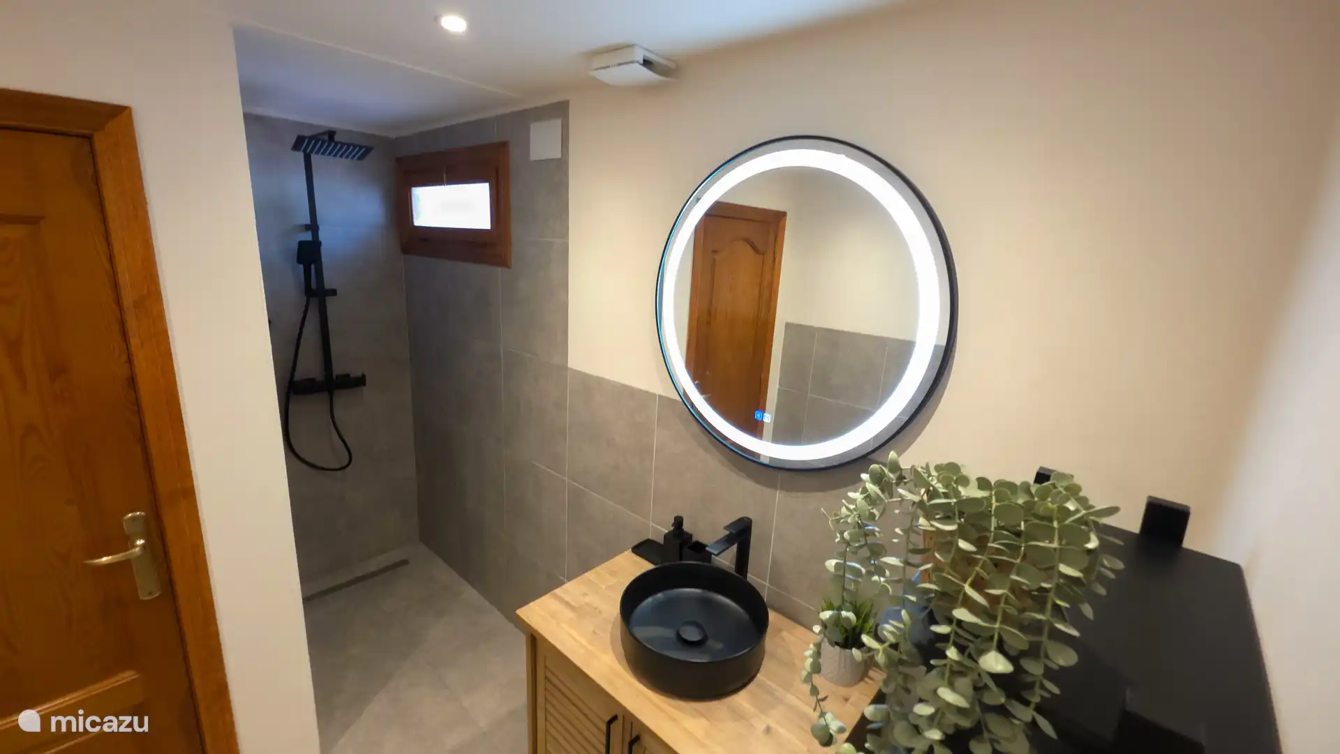 Hemeldouche in de badkamer van de Casa