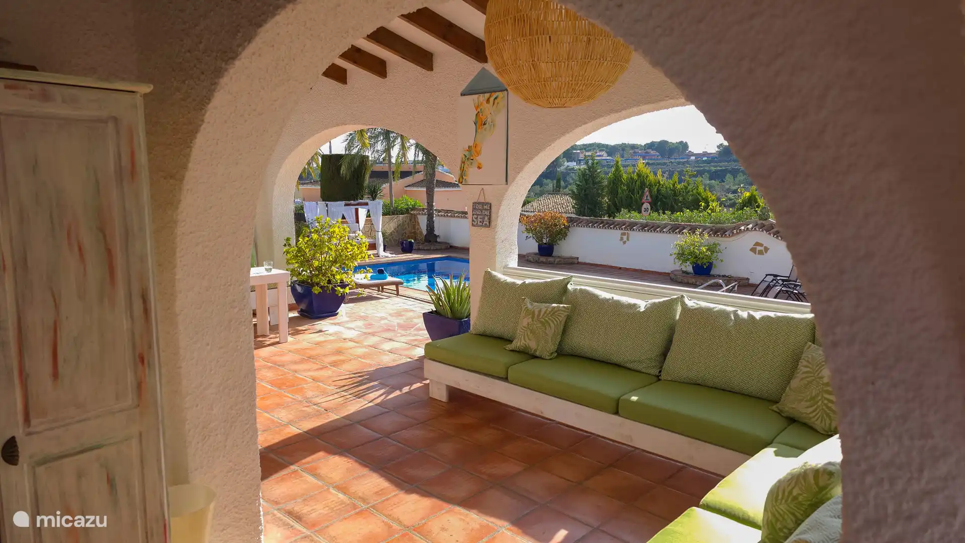 bij zowel mooi als slecht weer, zit je heerlijk buiten in de overdekte naya