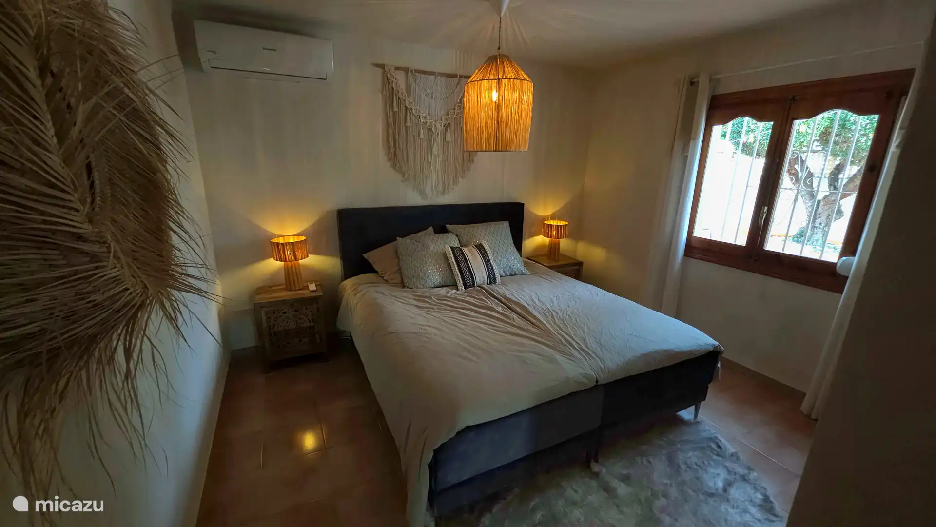 master bedroom:
- 2 persoonsbed
- airco
- voldoende kastruimte