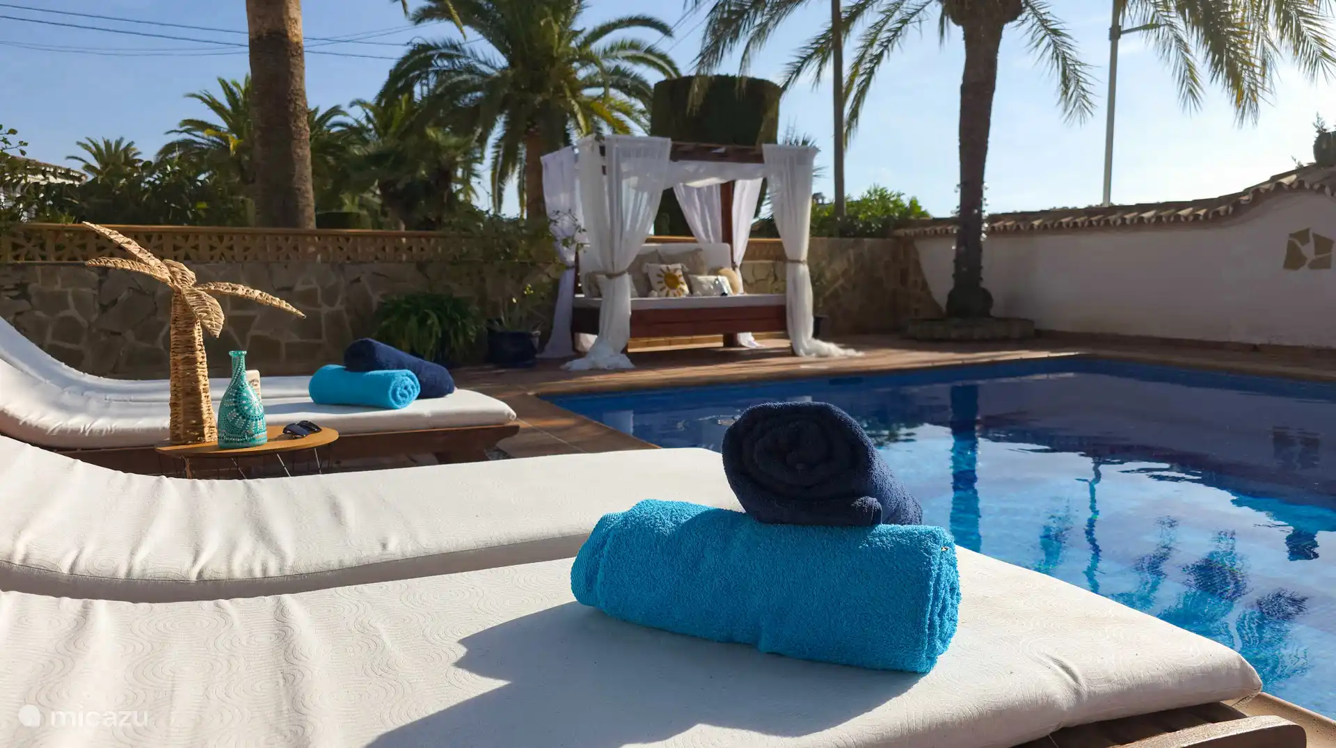 geniet en relax bij het zwembad