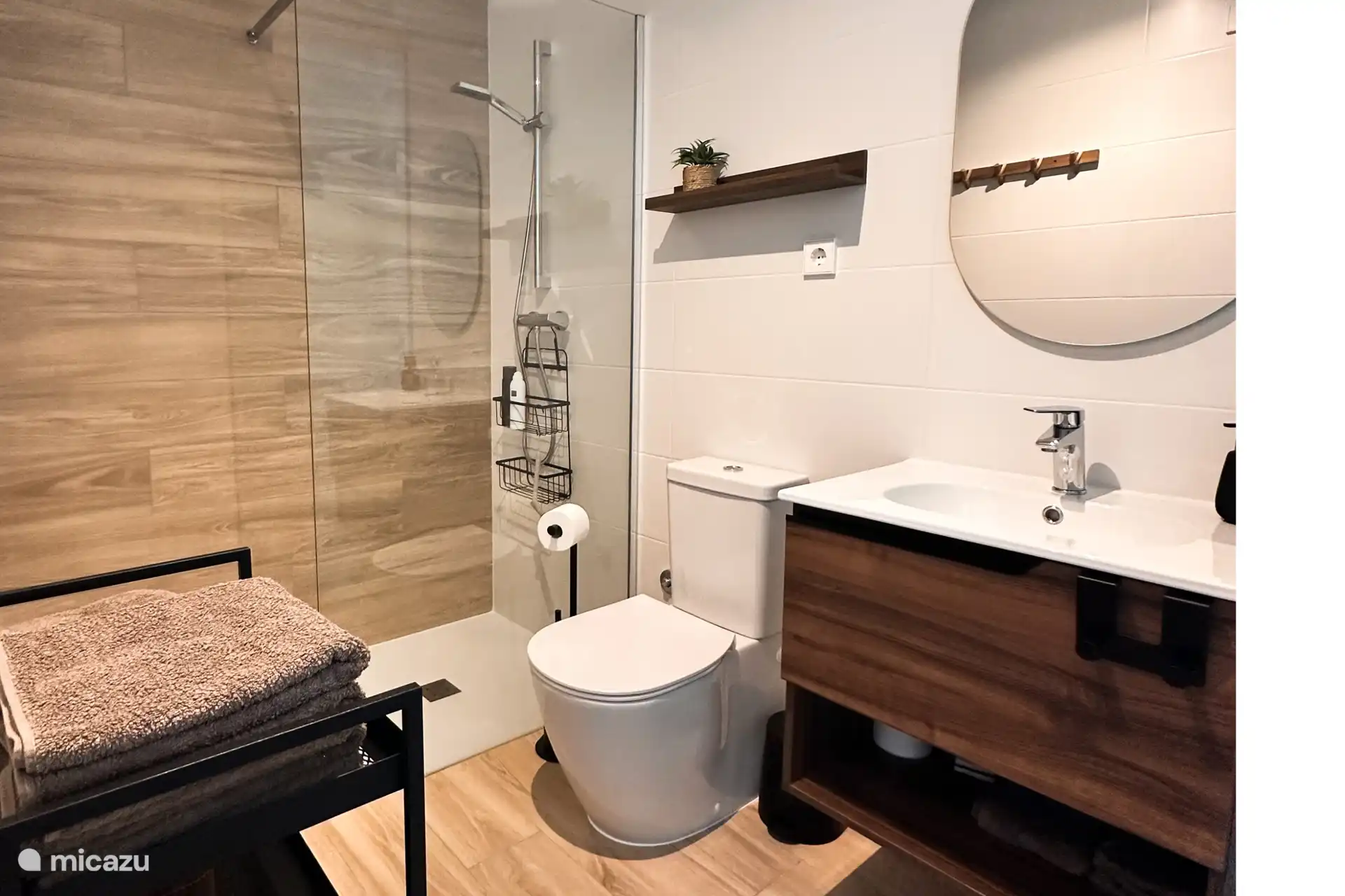 Badkamer master bedroom.