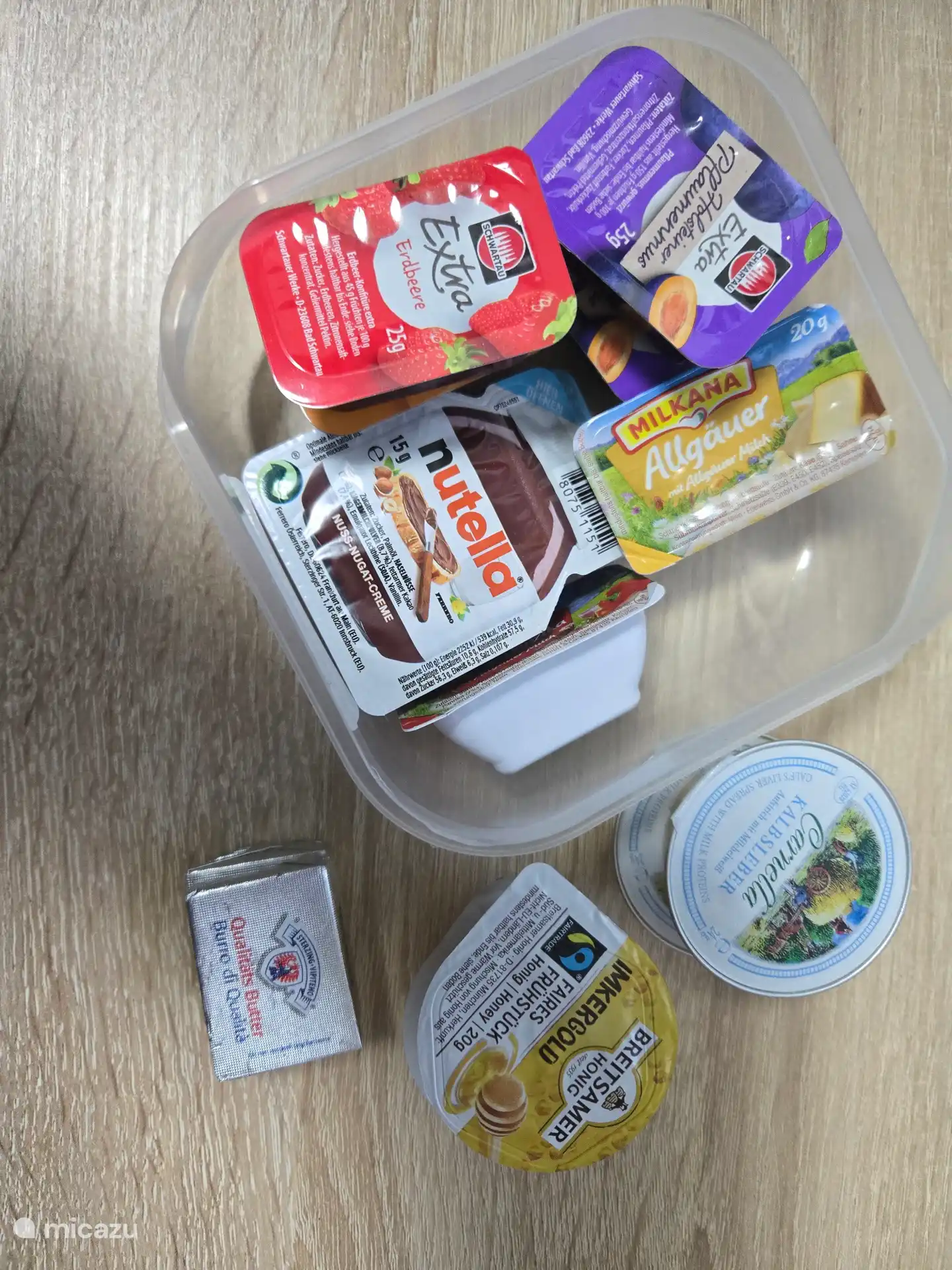 Für das erste Frühstück stehen euch verschiedene Aufstriche zur Verfügung 