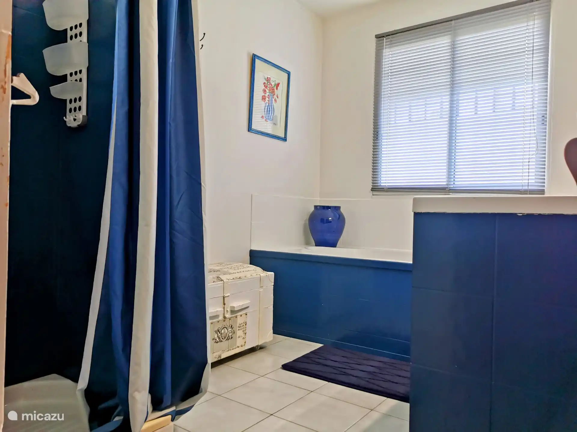 Independent full bathroom