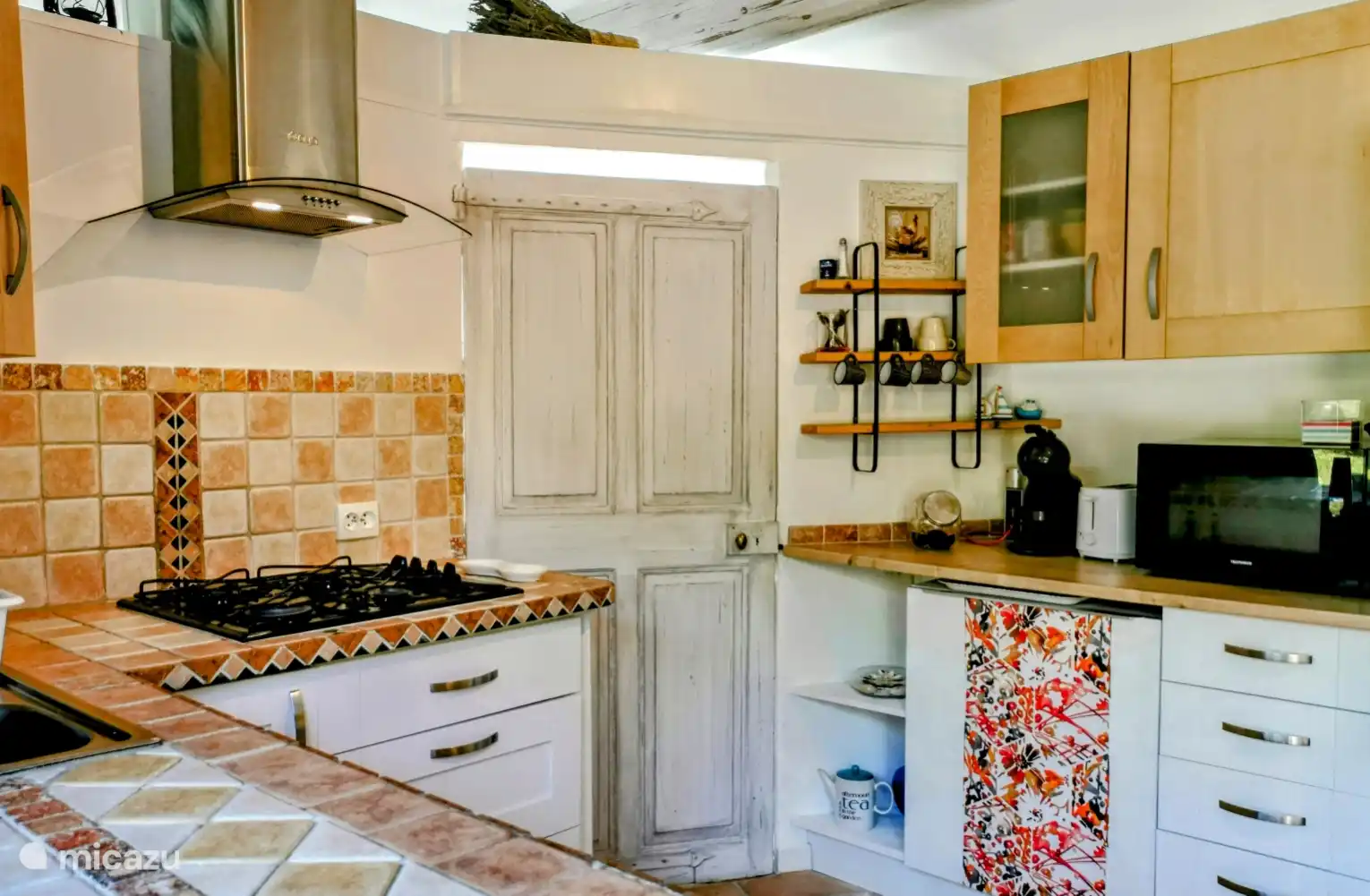 Bedroom 5: Independent master suite, kitchenette