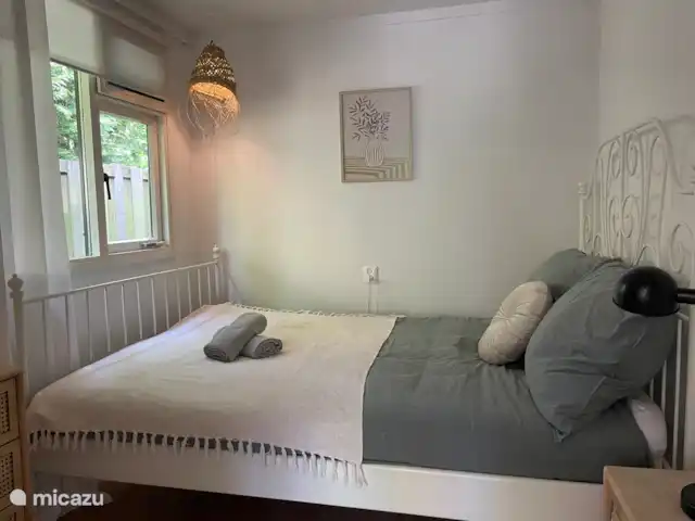 Boshuisje Elva huren in Nederland, Gelderland, Ermelo - blokhut / lodge Slaapkamer 2 heeft een tweepersoonsbed (140x200). De bedden zijn opgemaakt bij aankomst.