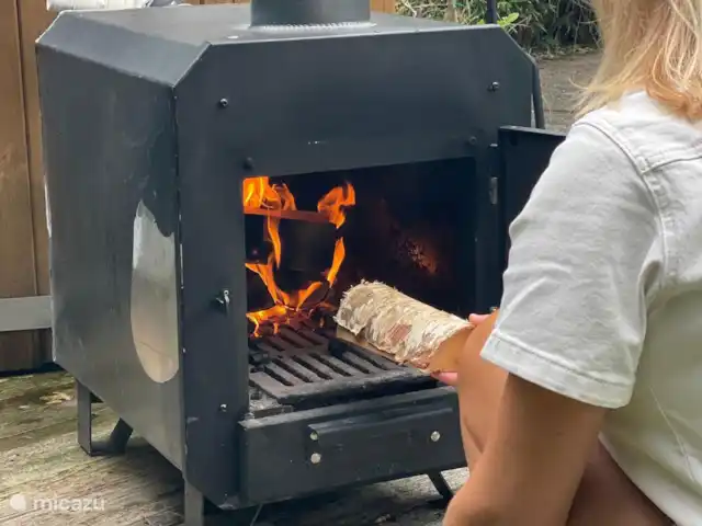 Boshuisje Elva huren in Nederland, Gelderland, Ermelo - blokhut / lodge In de ruime tuin staat een houtgestooke hottub. In het huisje staat genoeg hout om 1 keer de hottub warn te stoken.
