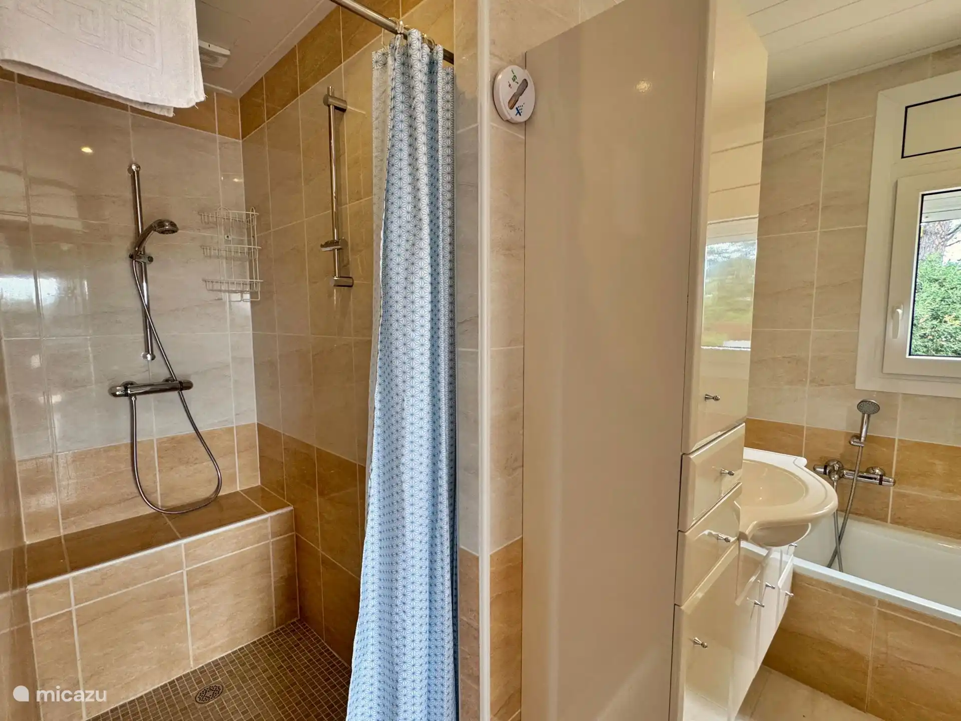 Badezimmer - Schlafzimmer 1