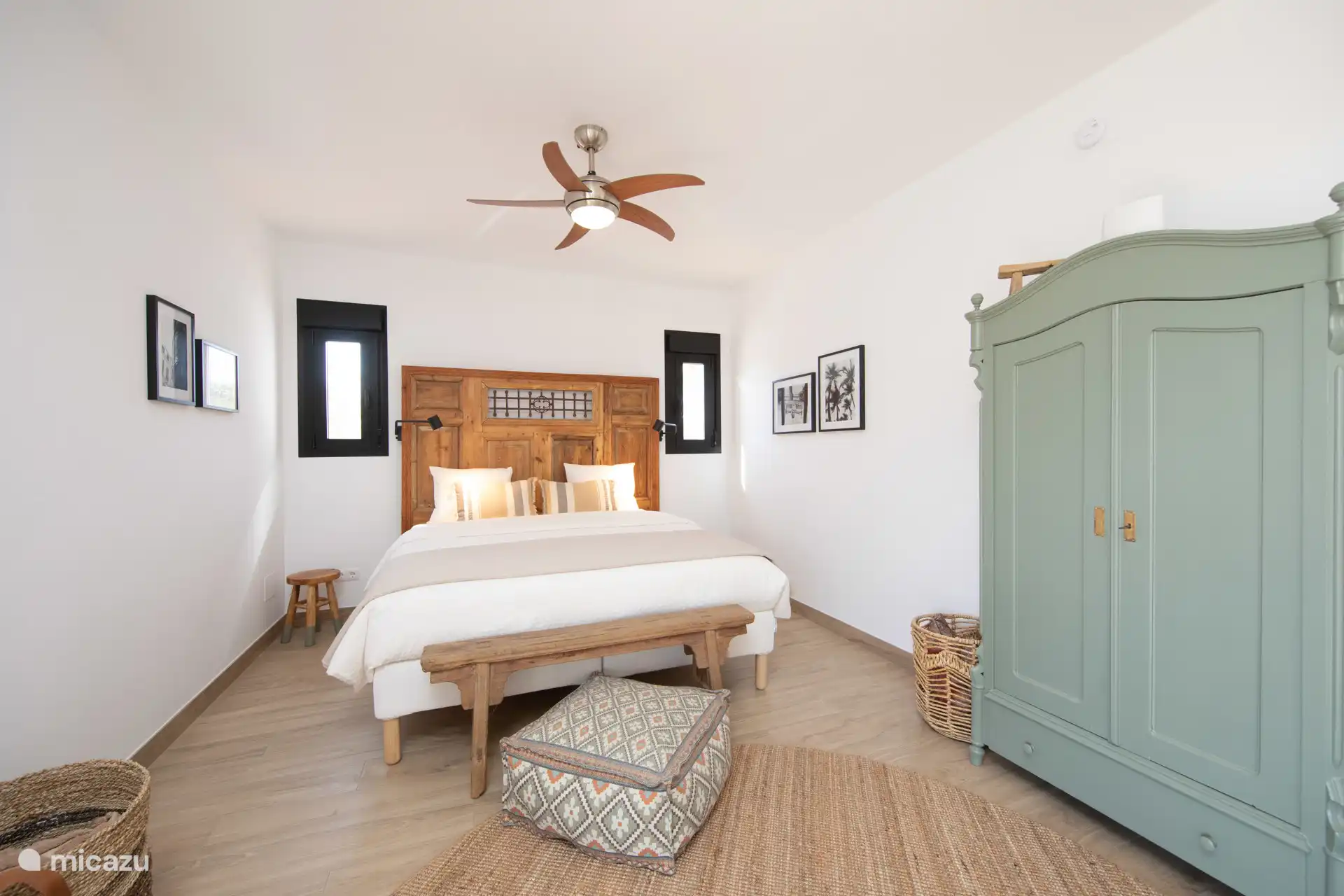 Kingsize-Boxspringbett von 180x200. Guter Schlaf ist auch im Urlaub wichtig.