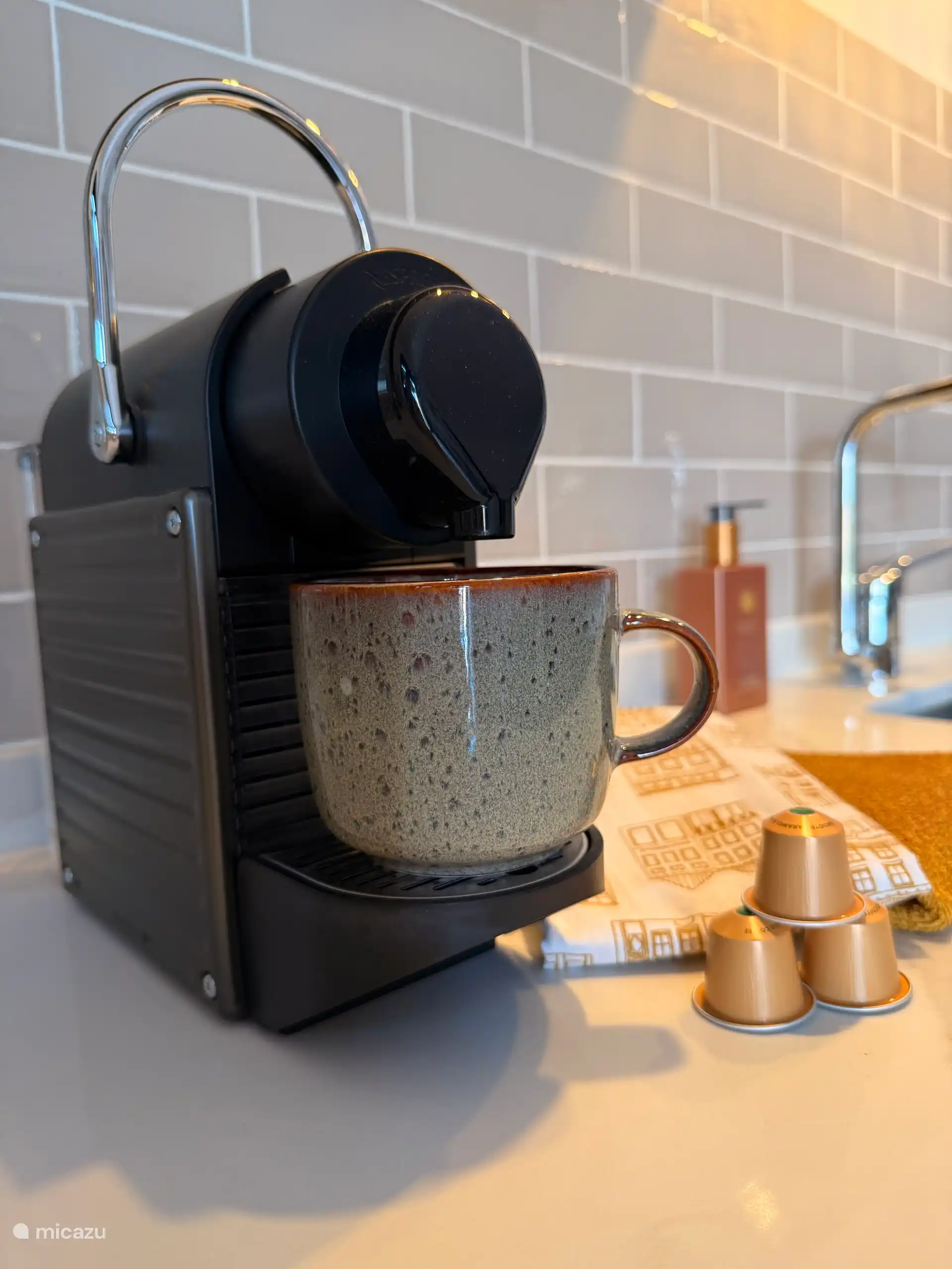 Selbstverständlich sorgen wir dafür, dass es bei der Ankunft Kaffee gibt. Und für einen Cappuccino ist der Milchaufschäumer dabei.