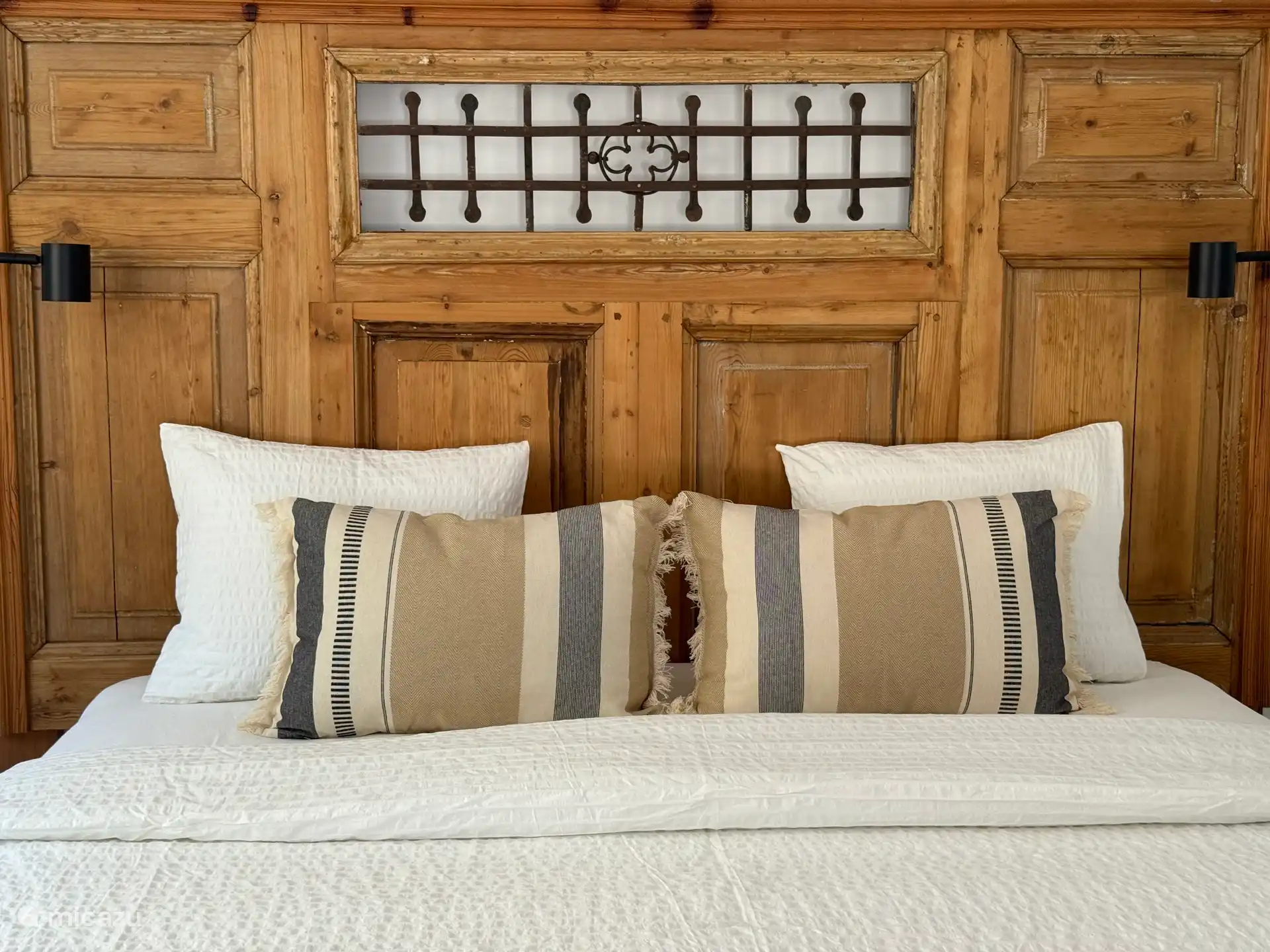 Schönes handgefertigtes Kopfteil. 