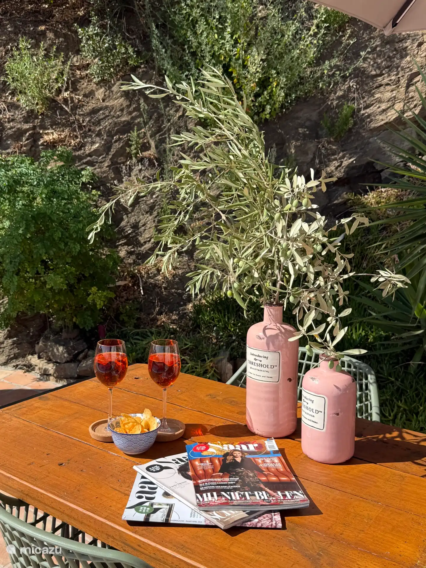 Entspannen Sie nach einem Tag auf der Terrasse.