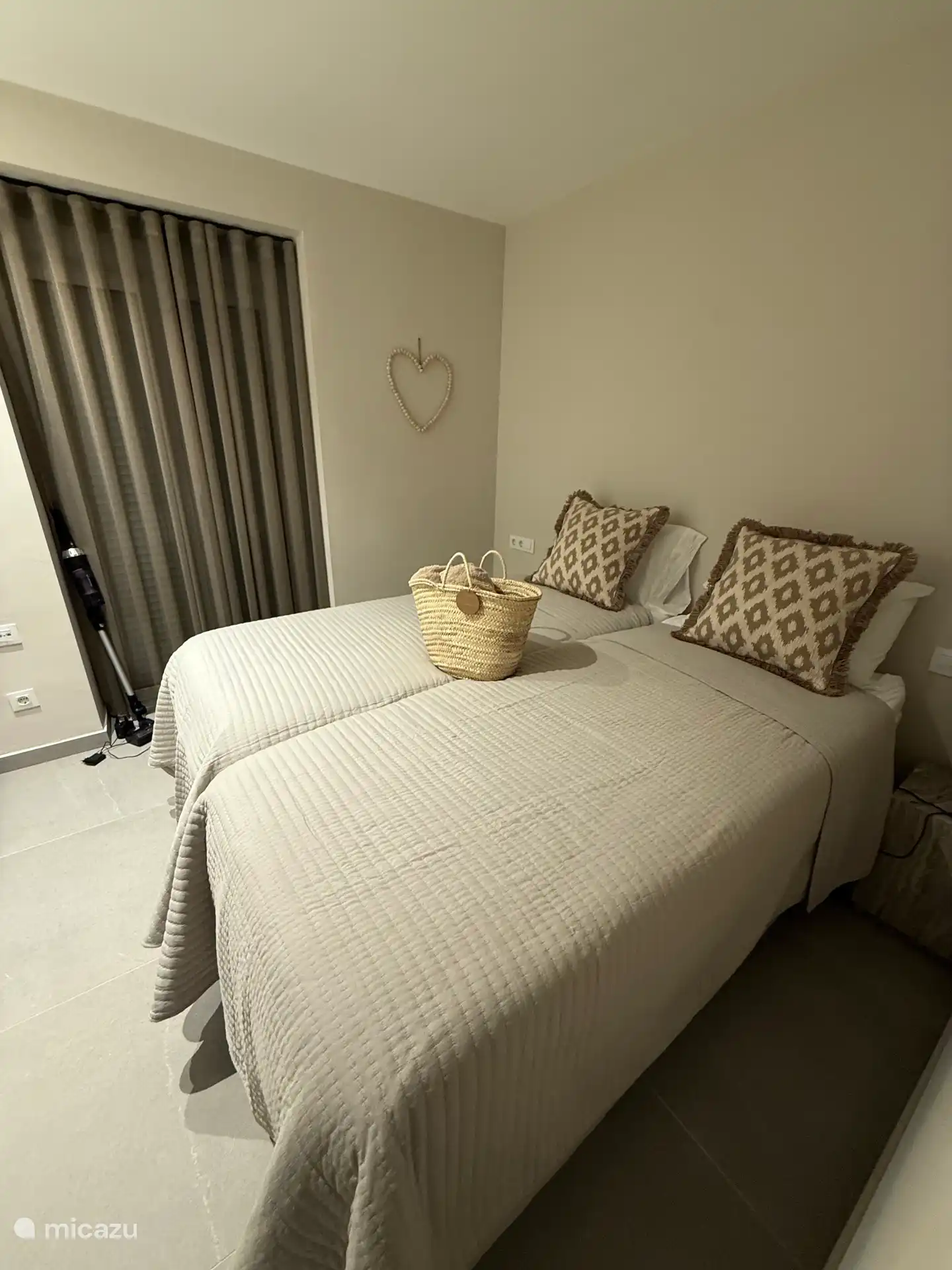 Chambre avec 2 x 1 lit (sommier)