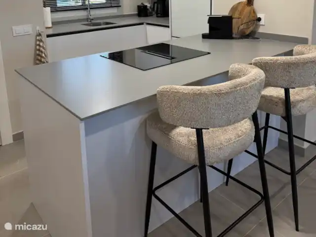 Picobello Vista II | Espagne, Costa Blanca, Dénia - appartement La cuisine entièrement équipée avec 2 tabourets