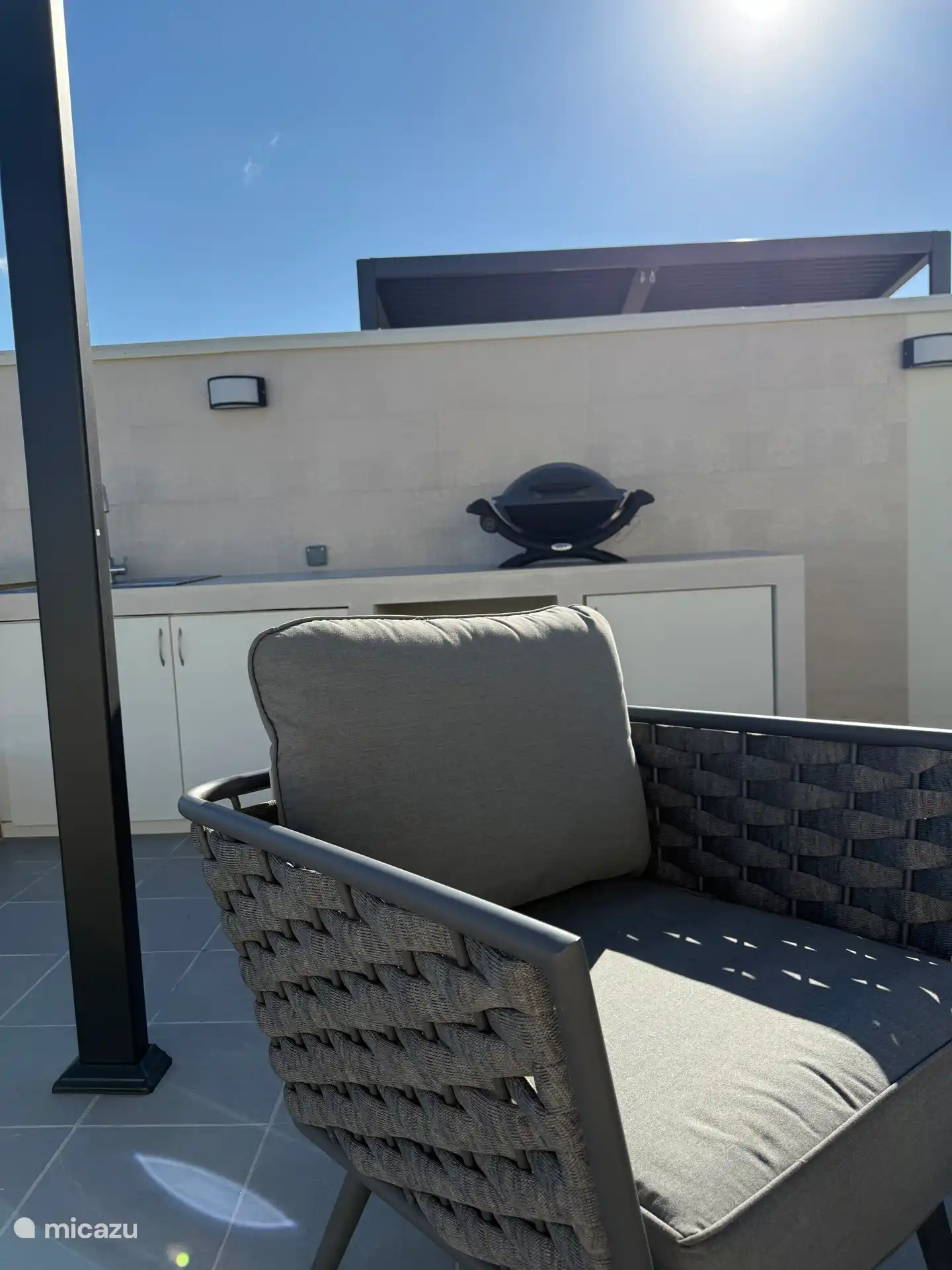 La cuisine extérieure avec barbecue électrique Weber