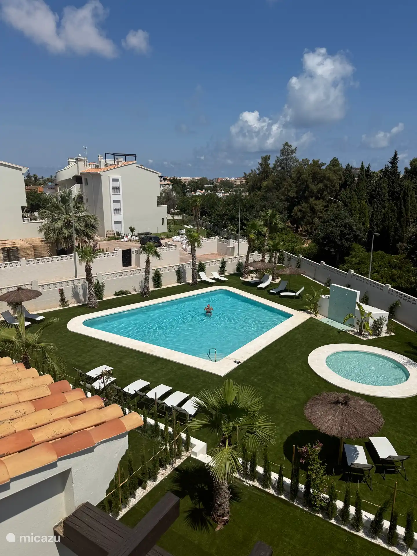 La piscine commune, vue d’en haut