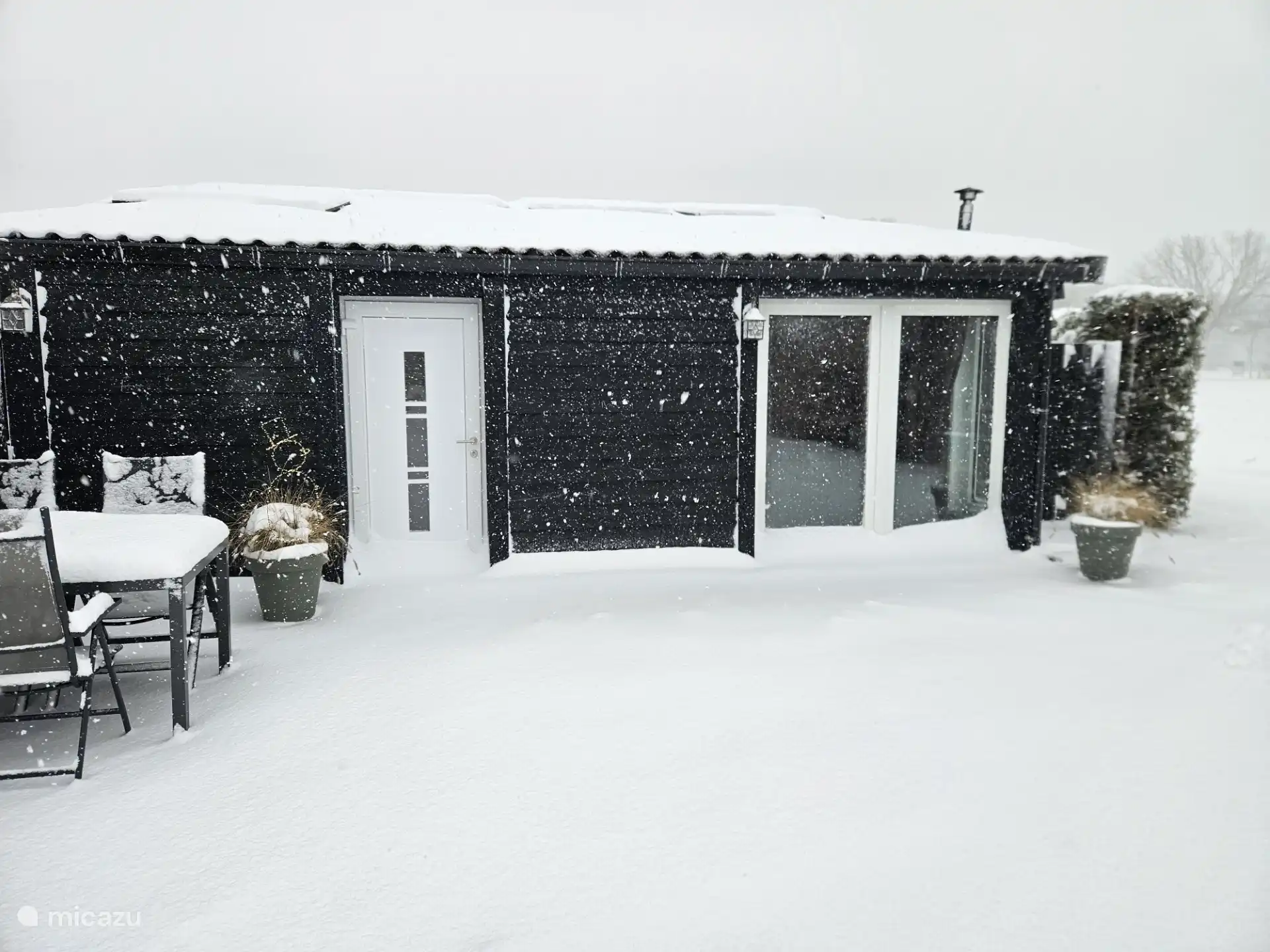 Una gruesa capa de nieve en el B&B