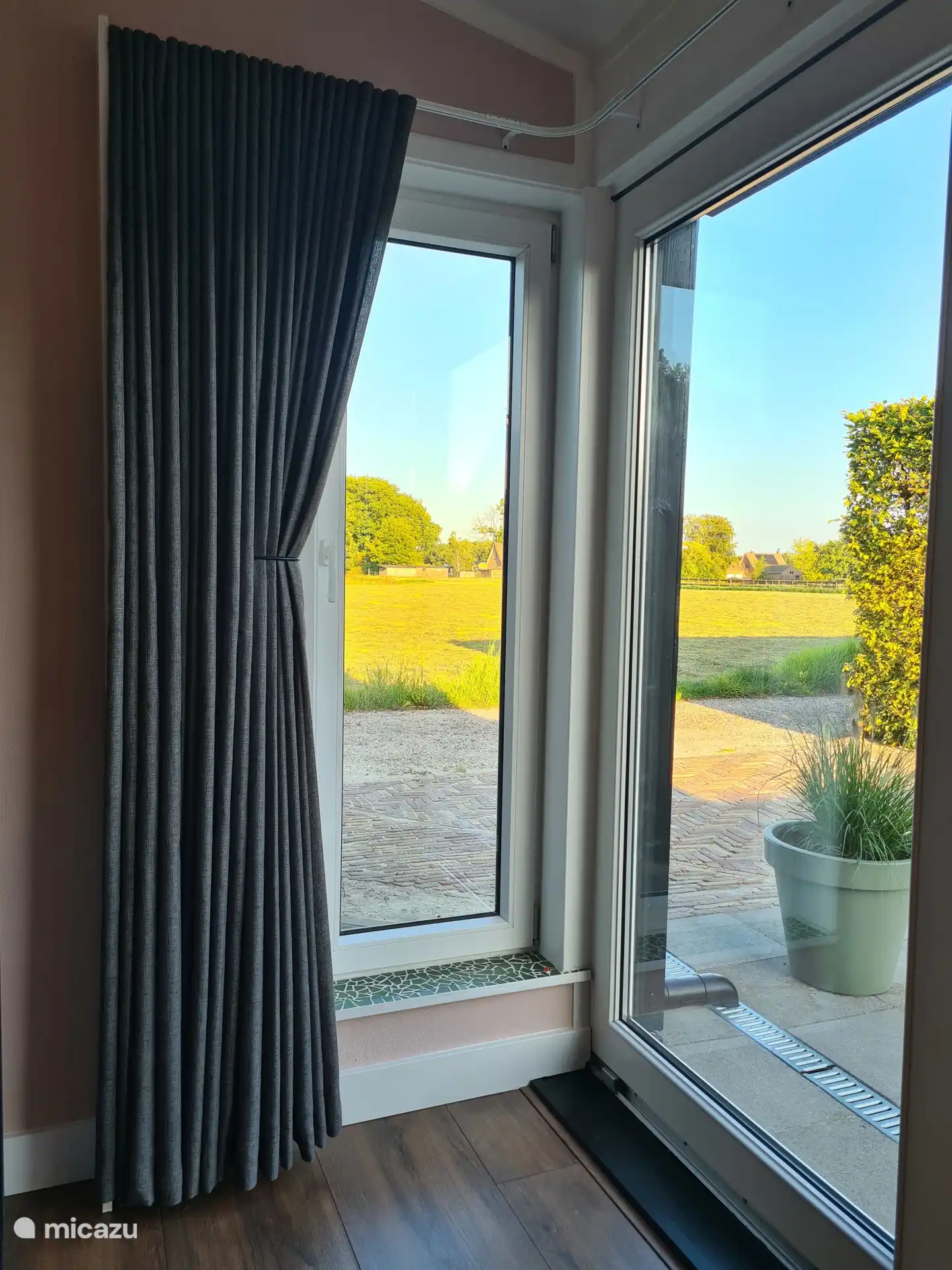 Vista desde el salón y la cocina.