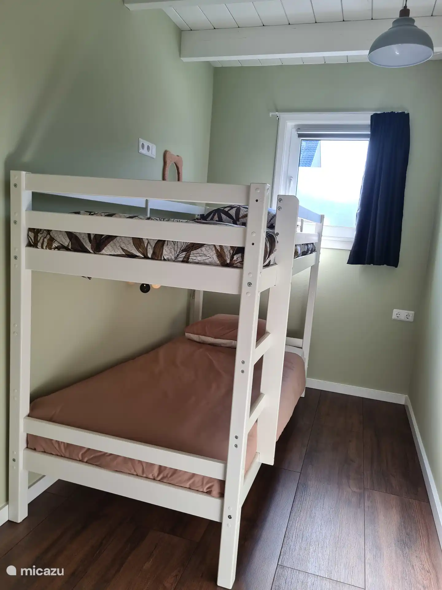 Dormitorio con literas