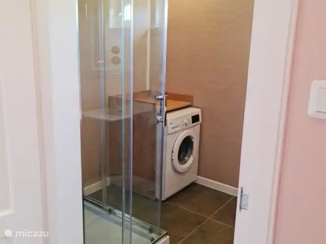 L’œil de sable | Pays-Bas, Drenthe, Hollandscheveld  - pension / maison d’hôtes / chambre privée Salle de bain douche et laveuse/sécheuse