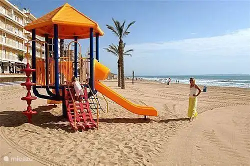 Eén van de vele stranden van Guardamar (blauwe vlag)