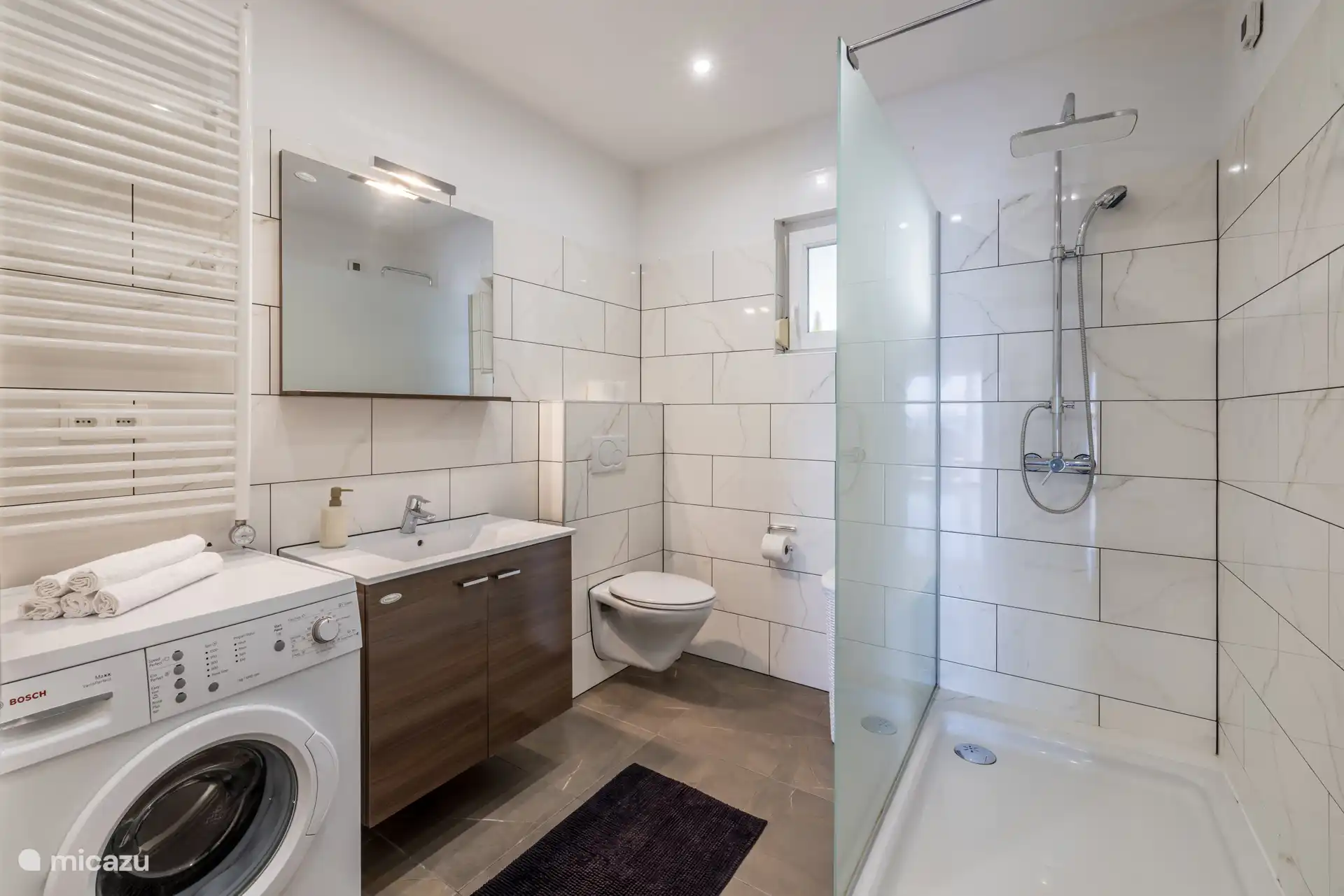 WC/Dusche und Waschmaschine – Erdgeschoss