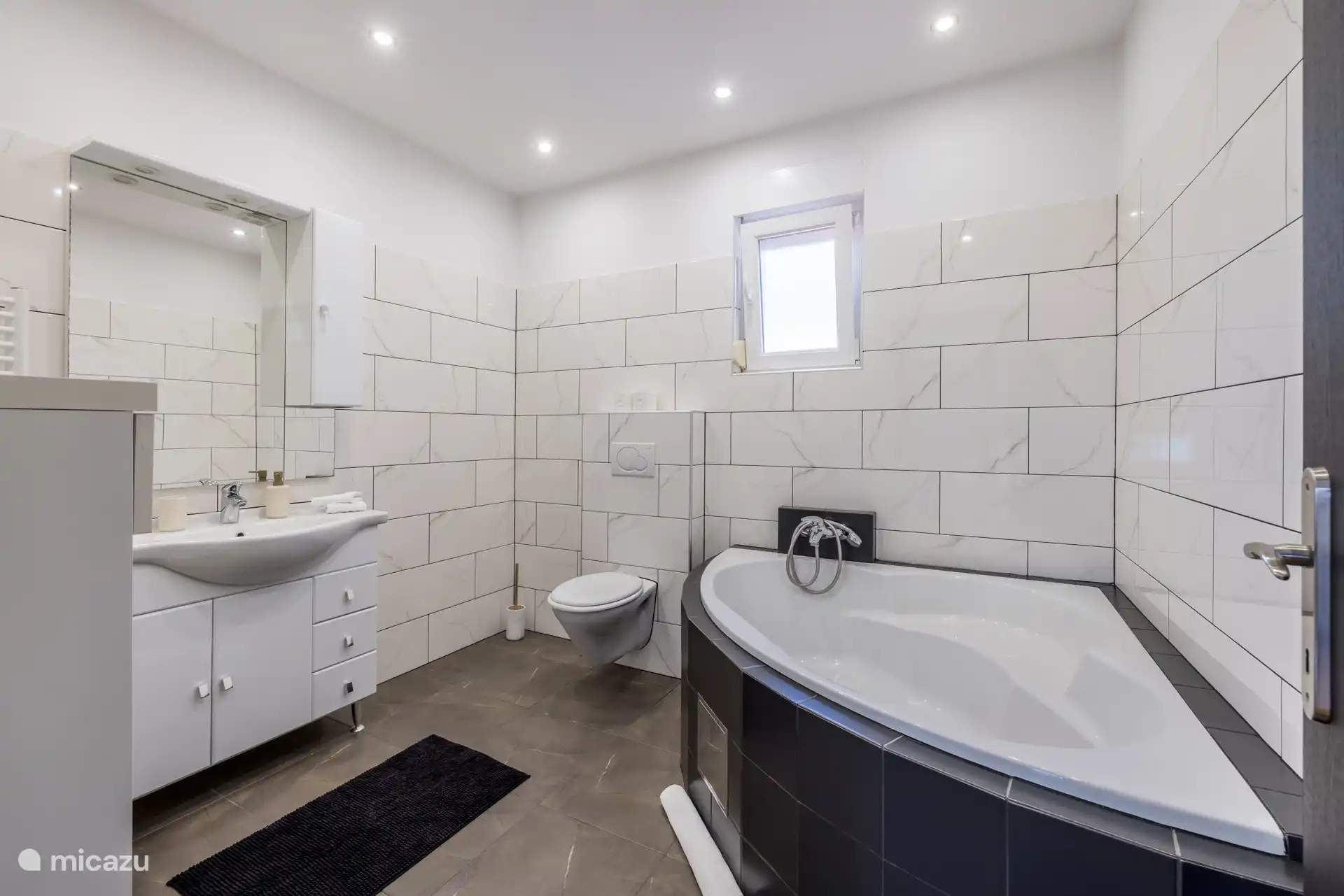 WC/Badwanne – 1 Etage