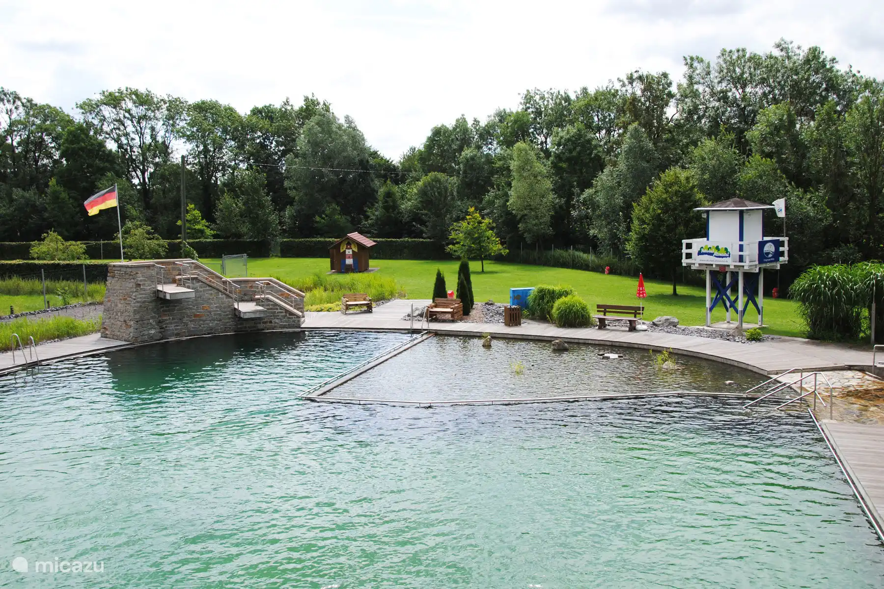 Naturbad mit Wasser aus der Altnau