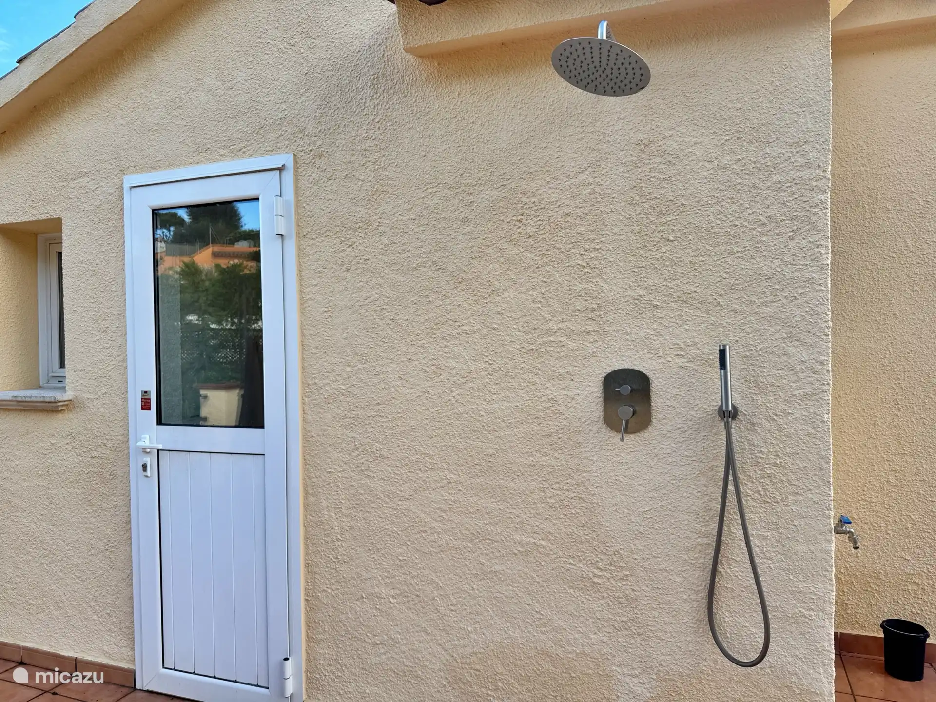 Terrace with outside shower